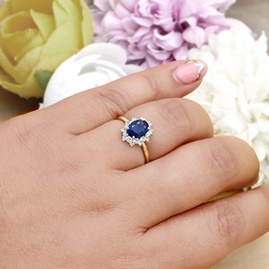 Bague de fiançailles en or jaune massif 14 carats avec saphir bleu ovale et halo floral de diamants, bijoux fins, vente en gros, bague en pierres précieuses pour femme, cadeau - Product Image 6
