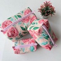 Tas Kosmetik Kapas Berlapis Motif Bunga Ukuran Sedang Multi-Fungsi dengan Penutup Ritsleting Gaya Cantik untuk Wanita