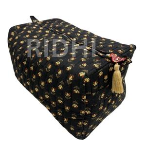 Sac fourre-tout matelassé en coton noir écologique avec fermeture éclair, fait main, réutilisable, imprimé sur mesure, pour les voyages et les courses - Product Image 1