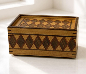 Boîte de rangement en bois artisanale incrustée, motif géométrique diamant marqueterie, coffre au trésor, boîte à souvenirs, organisateur décoratif en bois - Product Image 1