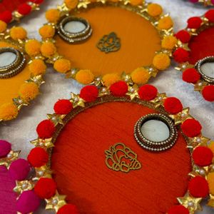 Thali de prière Ganesha Pompom avec Diya en métal, ensemble de thali décoratif religieux festif fait à la main - Product Image 6