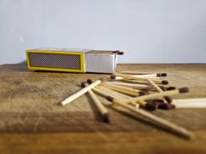 Allumettes de sécurité promotionnelles écologiques et durables, boîte de 200 allumettes fines, impression personnalisée, allumage rapide, résistantes à l'humidité, exportation - Product Image 3