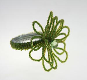Porte-serviettes en verre vert fait main avec fleurs, élégants porte-serviettes brodés pour tables à manger modernes - Product Image 3