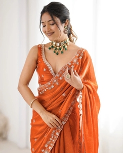 Sari Jimmy Jimmy estilo Bollywood con bordados y adornos KV - Product Image 1