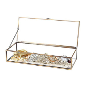 Boîte à bijoux moderne personnalisable en laiton et verre Royal Heritage, élégante, faite à la main, pour la décoration de la maison - Product Image 6