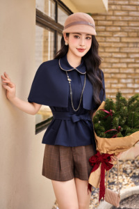 Jupe-short taille haute marron à carreaux pour femme, fermeture boutonnée, style preppy, tissu en laine tissée, coupe classique LEVI - Product Image 3