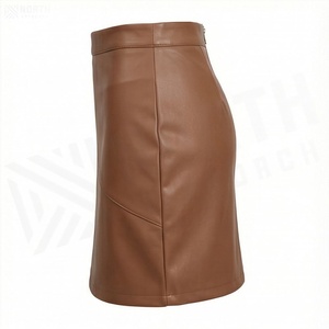 Jupe courte en similicuir taille haute pour femme, design asymétrique, couleur unie, style minimaliste brillant, à porter en toutes saisons - Product Image 3
