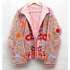 Chaqueta Varsity Rosa Bordada con Múltiples Flores, Ecológica, Transpirable, con Cuello Mao, Manga Larga, Hecha a Mano, de Algodón, Estilo Moderno - Product Image 2