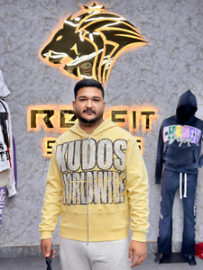 เสื้อฮู้ดซิปเต็มตัวสไตล์วินเทจสีเหลืองทรงโอเวอร์ไซส์ ประดับคริสตัลลายกราฟิก แฟชั่นสตรีท สั่งผลิตเสื้อผ้าจากโรงงาน รับผลิตแบบ OEM ขายส่งจำนวนมาก - Product Image 4