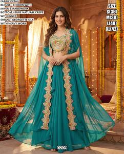 Ensemble de cape longue traditionnelle pour femmes Emerald Meher pour les fêtes - Product Image 1