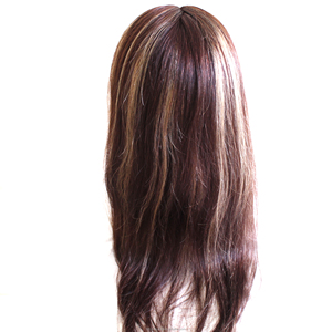 Oso atrevido y sorprendentemente divertido: nuestra peluca rizada color piano combina dos tonos impresionantes para un look realmente llamativo. - Product Image 4