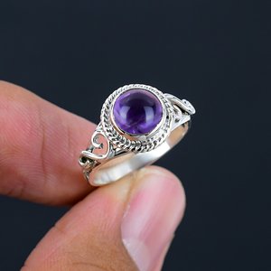Anillo Clásico de Plata de Ley 925 con Amatista de Corte Redondo para Boda, Compromiso, Aniversario o Regalo de Fiesta - Product Image 2