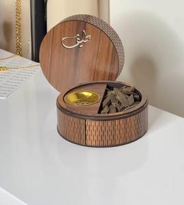 Brûleur d'encens en bois de santal fait main avec calligraphie arabe dorée, support décoratif religieux en bois, utilisation toute saison - Product Image 4