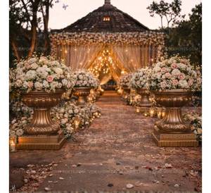 Pots décoratifs traditionnels pour allée de mariage, urnes sur piédestal, faciles à transporter et adaptées aux lieux de mariage intérieurs et extérieurs - Product Image 3