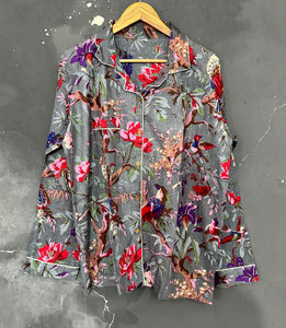 Conjunto de Pijama de Algodón con Estampado Floral Étnico para Mujer, con Patrones Tradicionales de Impresión en Bloque y Estilo Relajado - Product Image 3