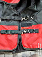 Couverture imperméable pour cheval en tissu Oxford 600D rouge et noir, avec sangles de jambe et doubles fermetures poitrine, pour usage extérieur