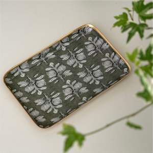 Plateau de service rectangulaire moderne en métal émaillé avec bord doré, motif floral, plateau décoratif pour bibelots, vaisselle pour la décoration de la maison - Product Image 1