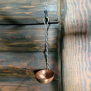 Cuillère en cuivre forgée à la main avec manche torsadé et rivets, fonctionnelle et décorative, manche en fer massif, article cadeau unique - Product Image 2