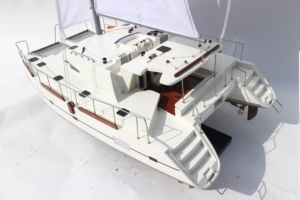 Modelo de Barco de Vela Moderno LAGOON 500 CATAMARAN, Hecho a Mano en Madera Pintada, para Regalos y Coleccionables - Product Image 6