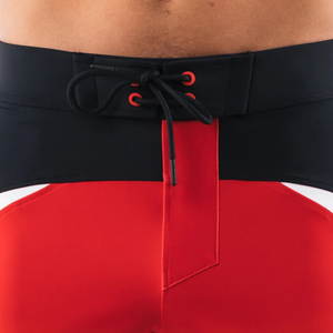 Shorts de bain pour hommes rouge et noir à séchage rapide avec cordon de serrage pour la plage, les sports nautiques et l'entraînement athlétique - Product Image 4