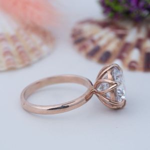 Anillo de lujo de plata 925 chapado en oro de 2 gramos con seis garras y moissanita DEF de diseño oculto - Product Image 4