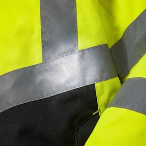 Chaqueta de Seguridad con Capucha de Alta Visibilidad |   Chaqueta Reflectante Amarilla y Negra, Impermeable |   Fabricante de Ropa de Seguridad Personalizada OEM - Product Image 5