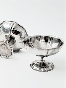 Bol en acier inoxydable argenté avec couvercle martelé doré, base en forme de feuille, pot à bonbons et sucre décoratif moderne, récipient de décoration de table pour la maison - Product Image 4