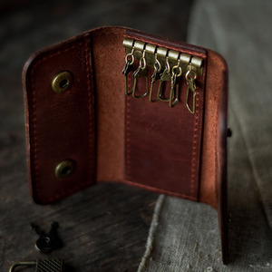 Étui à accessoires en cuir fait main avec organisateur de clés intégré et fermeture éclair sécurisée, porte-clés pour homme, portefeuille en cuir, porte-clés de voiture - Product Image 3