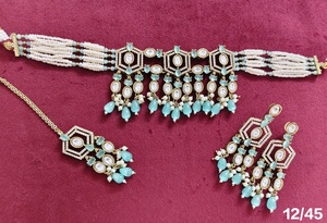 Conjunto de Collar de Perlas de Lujo, Chapado en Oro, Joyería Geométrica para Novia con Pendientes y Maang Tikka - Product Image 2
