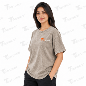 Camiseta de mujer verde con lavado ácido, hombros caídos, cuello redondo, ajuste holgado, estampado de flores de esqueleto, manga corta - Product Image 2