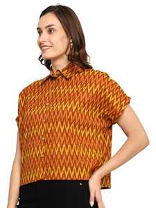 Camisa de algodón extragrande para mujer, moderna, multicolor, con estampado en zigzag, diseñada con cuello de camisa y mangas cortas para uso casual. - Product Image 3