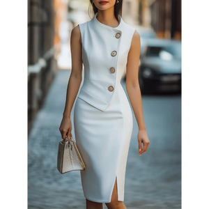 Vestido midi asimétrico con botones frontales y peplum, vestido columna esculpido en color marfil, sin mangas y con cuello alto. - Product Image 1