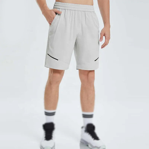 กางเกงขาสั้นออกกำลังกายผู้ชายคุณภาพสูงแบบลำลอง กันน้ำ ผ้าฝ้ายอ๊อกซ์ฟอร์ด 100% ปักโลโก้ด้านหน้า เหมาะสำหรับวิ่ง ฟิตเนส ยิม และเล่นกีฬาในช่วงฤดูร้อน - Product Image 1