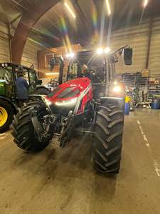 Tracteur industriel Massey Ferguson 5S 125 pour travaux agricoles lourds avec une puissance fiable et une hydraulique robuste - Product Image 1