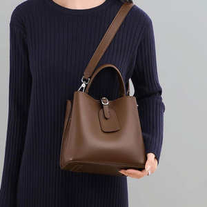 Sac fourre-tout en cuir véritable de haute qualité pour femme, grand sac à bandoulière, sac à main à poignée supérieure, sacoche décontractée de créateur, doublure en PU, élégant pour le quotidien - Product Image 4