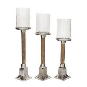 Ensemble de porte-bougies élégants en argent et bois avec abat-jour en verre transparent, accent décoratif - Product Image 1