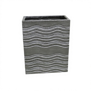 Pot de fleurs en FRP sculpté à la main, design classique carré ondulé, léger, incassable, pour usage extérieur/intérieur - Product Image 1
