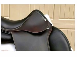 Silla de montar ecuestre inglesa de cuero genuino para equitación profesional y recreativa en oferta. - Product Image 2