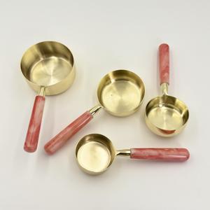 Utensilios de Repostería, Juego de Tazas Medidoras de Acero Inoxidable, Juego de Cuatro Piezas con Mango de Resina, Acabado en Oro PVD, para Cocina, Hotel, Restaurante - Product Image 3