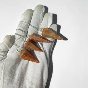 ลูกตุ้มคริสตัลมูนสโตนพีชธรรมชาติระดับพรีเมียม |   หินบำบัดฮวงจุ้ยขัดเงาสำหรับการทำสมาธิเรกิและการทำนายดวงชะตา - Product Image 4