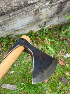 Hacha de supervivencia de acero forjado, diseño nórdico, tomahawk con mango de madera, hacha personalizada con diseño de diosa alada, herramienta de 25 pulgadas. - Product Image 4