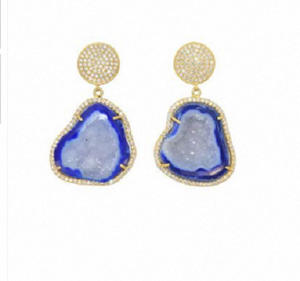 Boucles d'oreilles en argent sterling 925 plaqué or 18 carats avec géode bleue sertie à griffes et zircone cubique intégrée - Product Image 5