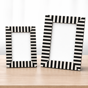 Cadre photo artisanal en résine et nacre à rayures verticales noires et blanches, décoration de table moderne pour la maison, cadeau - Product Image 1