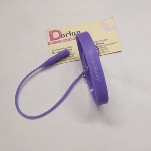 สายรัดข้อมือเพื่อความปลอดภัยสำหรับขนตาแหนบสีตามสั่งฉลากตามต้องการ - Product Image 1