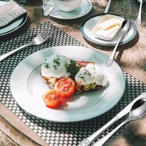 Les couverts en acier inoxydable offrent des performances cohérentes sur toutes les pièces, des couverts élégants adaptés aux hôtels et aux restaurants. - Product Image 2