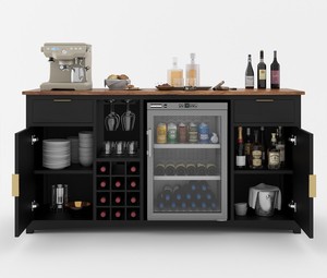 Meuble bar noir moderne avec rangement pour vin et refroidisseur intégré, dessus en bois, poignées en laiton, organisateur de boissons autoportant - Product Image 1
