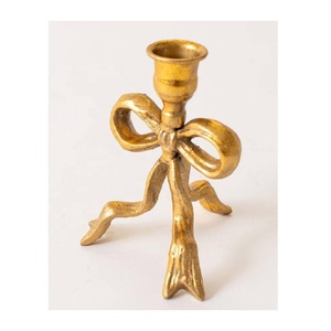 Portavelas de Aluminio Plateado con Diseño de Lazo, Base de Metal Texturizado, Pedestal para Centro de Mesa Contemporáneo - Product Image 6