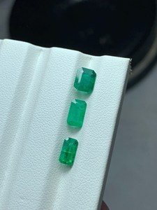 Piedras Preciosas de Esmeralda Verde Natural, Corte Octogonal, Certificadas por IGI, para Joyería y Colección - Product Image 1
