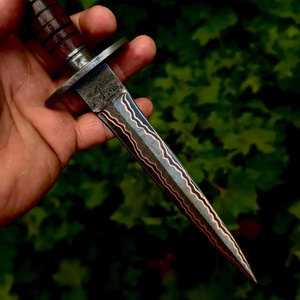 Nuevo Cuchillo de Caza Medieval de Acero de Damasco de Cobre de Doble Línea Forjado a Mano de Alta Dureza con Patrón de Gota de Lluvia, Hoja de 7 Pulgadas, Ambidiestro - Product Image 6