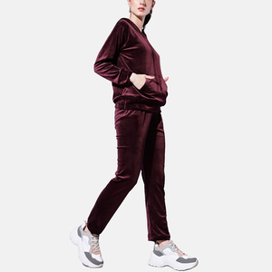 Ensemble de survêtement écologique pour femme en velours, comprenant un crop top à capuche épais uni et un pantalon long évasé en coton, style streetwear - Product Image 4